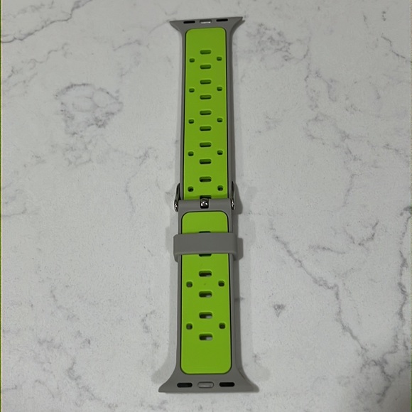 Silicone Apple Watch Band Great Condition - Picture 3 of 4